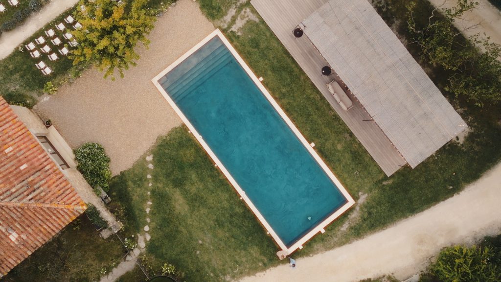 Vue aérienne du Domaine Le Petit Roulet, lieu de mariage en Provence