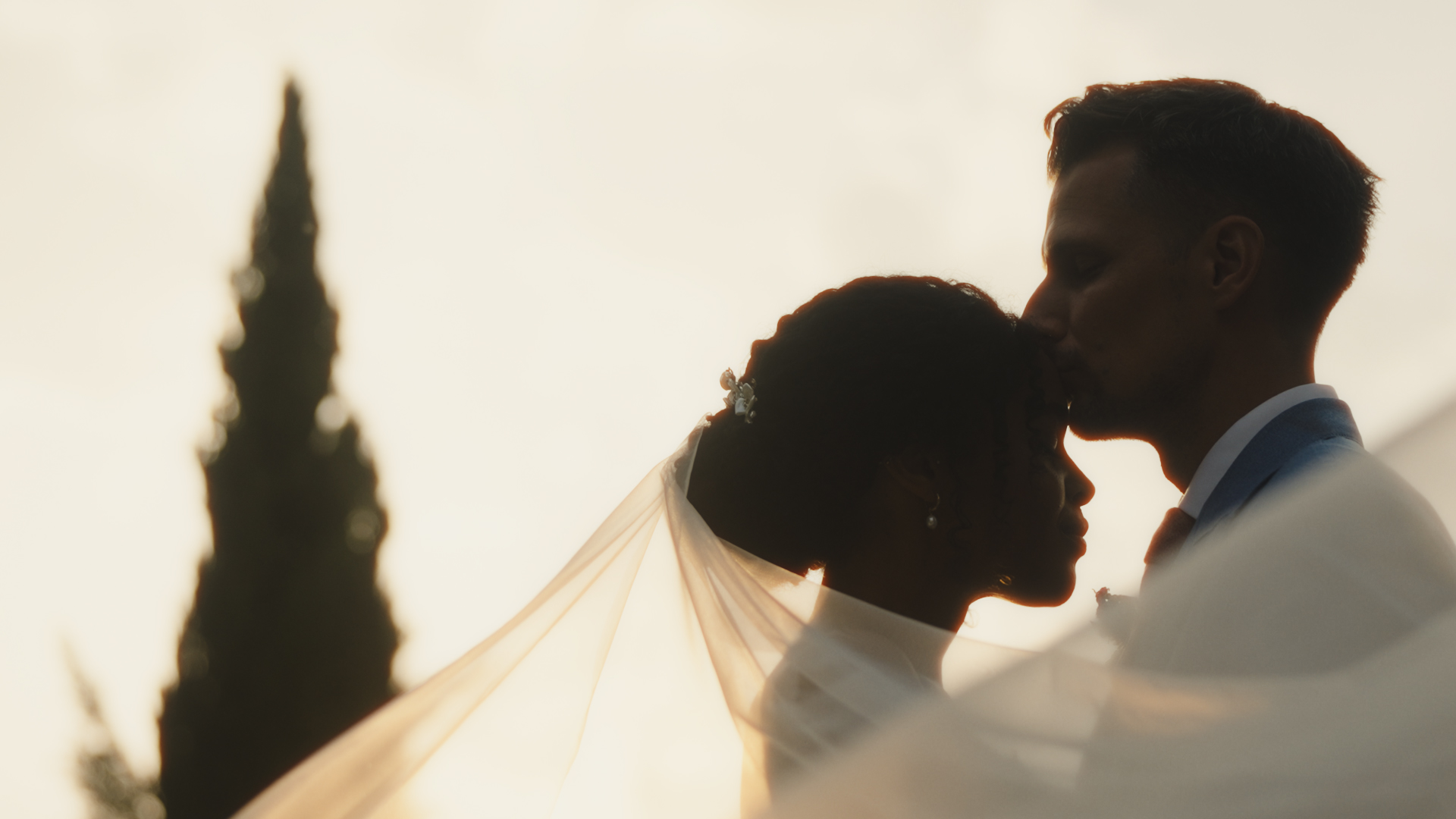 Sarah and Matt during golden hour at Domaine de la Fauconnie in Dordogne, France