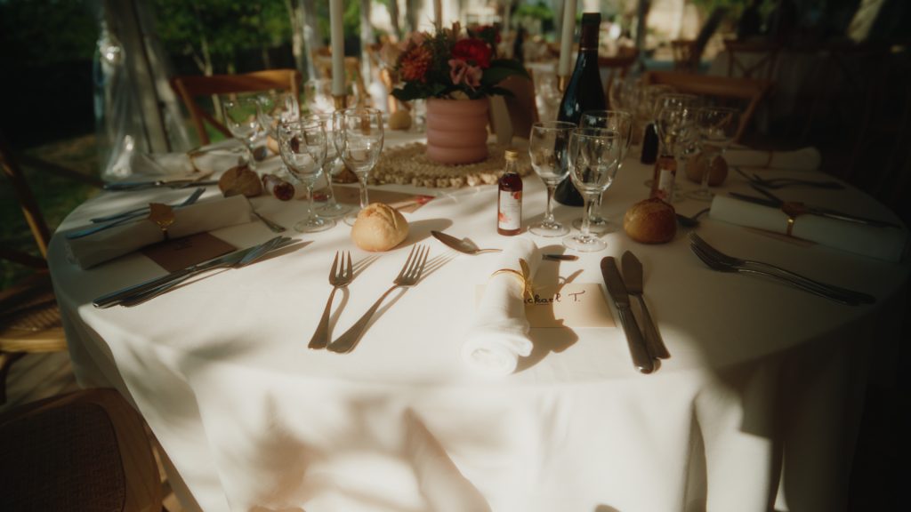 Lettres personnalisées préparées pour les invités du mariage