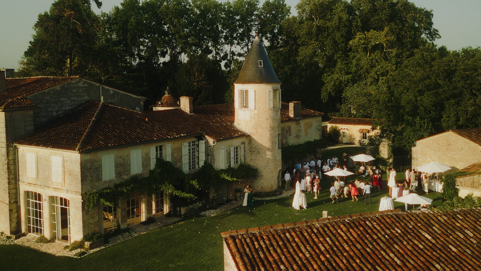 Vue aérienne du Château de Mouillepied en Charente