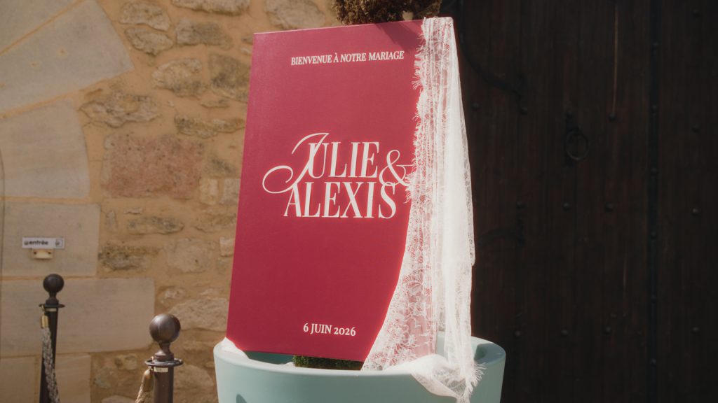 Décoration du mariage de Julie et Alexis devant l’abbaye Saint-Maurice de Blasimon