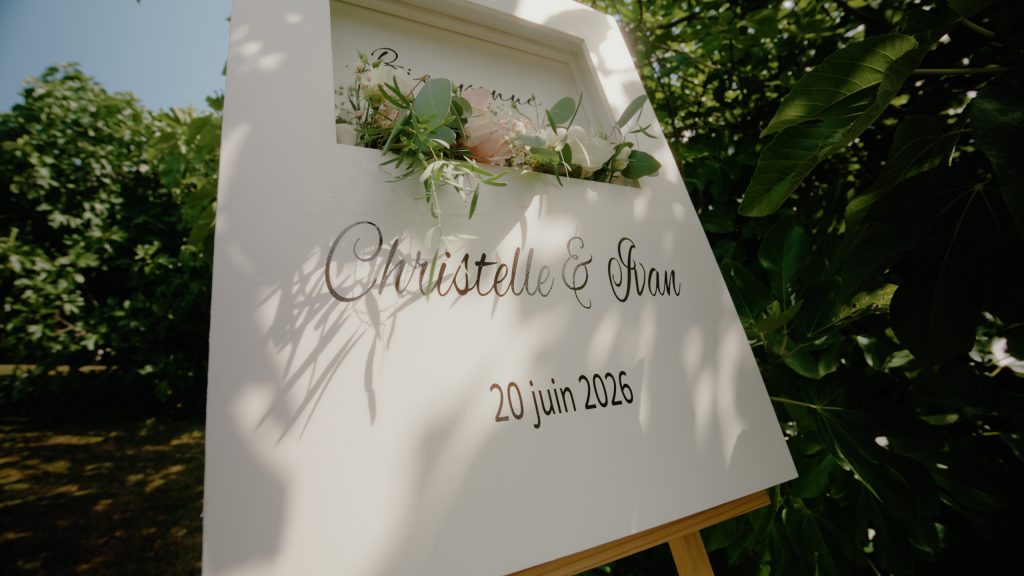 Panneau de bienvenue du mariage de Christelle et Ivan au Clos de Bellevue